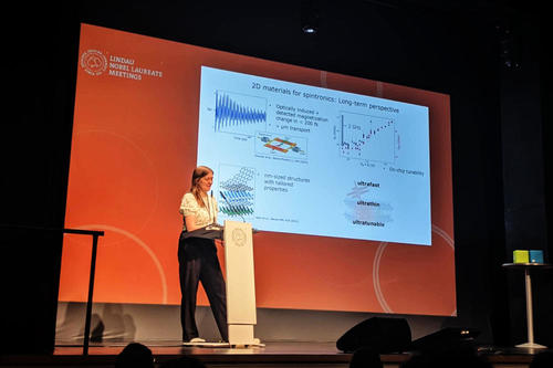 Nele Stetzuhn presenting her talk during the 73ʳᵈ Lindau Nobel Laureate Meeting